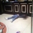 YOUTUBE Finti agenti sparano in hotel: regolamento di conti