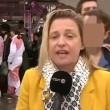 YOUTUBE Carnevale Colonia: reporter molestata in diretta tv01