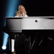 Elton John e Lady Gaga, concerto: lei poi canta a Oscar 6