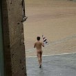YOUTUBE Siena: corre nudo in centro e a piazza del Campo3