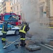 YOUTUBE Roma corso Vittorio: fumo da tombino, tilt in centro