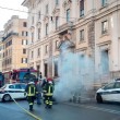 YOUTUBE Roma corso Vittorio: fumo da tombino, tilt in centro2
