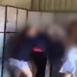 Aggrediscono compagna scuola in Palestra, VIDEO choc