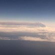 Alaska, eruzione vulcano Pavlof vista dall'aereo