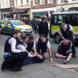 Arresti a Londra: sospetto ammanettato tra i passanti FOTO 2