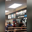YOUTUBE Dipendente di McDonald's prende a pugni il capo 2