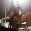 YOUTUBE Rihanna fa cantare il fan: lui le ruba la scena 3