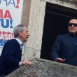 Berlusconi con gli occhiali da sole: "Sono come Batman" FOTO6