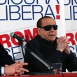 Berlusconi con gli occhiali da sole: "Sono come Batman" FOTO7