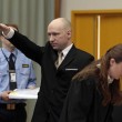YOUTUBE Anders Breivik fa saluto nazista al processo FOTO