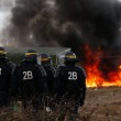YOUTUBE Calais: caos Giungla, scontri e riprende sgombero7