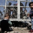 Migranti, Ue stanzia 700 milioni per la Grecia 8