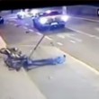 YOUTUBE In fuga da polizia su moto rubata: si schianta e... 03