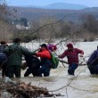 Migranti attraversano fiume in piena: 3 morti in Macedonia 13