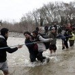 Migranti attraversano fiume in piena: 3 morti in Macedonia 2