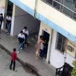 YOUTUBE Prof nudo tenta di stuprare studentessa in strada