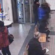 YOUTUBE Poliziotto sventa rapina in posta a Casalnuovo