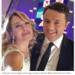 Renzi, terza volta da D'Urso. Selfie e presenta Ivana Spagna