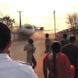 Cede gru aereo Air India crolla sulla strada 3