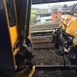 Gb, scontro tra treni in stazione: 18 feriti