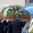 Gianroberto Casaleggio, folla e applausi ai funerali