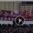 Bari-Como 3-0, video: calciatori sotto la "Curva Nord"
