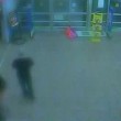 VIDEO FOTO Bambina di 8 anni si allontana col suo assassino03