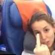Tania Cagnotto svegliata in aereo fa gestaccio
