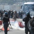 Napoli, corteo anti-Renzi contro polizia: sassi, lacrimogeni10