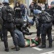 Francia: no riforma lavoro, scontri: auto lusso a fuoco3