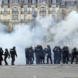 Francia: no riforma lavoro, scontri: auto lusso a fuoco8