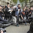 Francia: no riforma lavoro, scontri: auto lusso a fuoco9