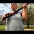 YouTube: mamma americana spara ai cellulari dei figli3