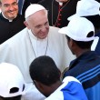 Migranti: Papa Francesco a Lesbo. I bei gesti che illudono