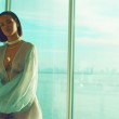 Rihanna, vestaglia hot e pistole in "Needed Me" 2