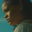 Rihanna, vestaglia hot e pistole in "Needed Me"