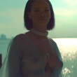 Rihanna, vestaglia hot e pistole in "Needed Me" 7