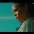 Rihanna, vestaglia hot e pistole in "Needed Me" 5