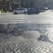 Roma, bus perde olio per 1 km20