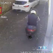 YOUTUBE Roma, scippatore Trastevere tradito da freni scooter2