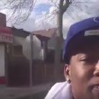 YOUTUBE Uomo preso a pistolettate mentre gira selfie-video