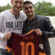 Francesco Totti incontra Alessio Avallone, fan in lacrime