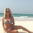 Paola Ferrari, in bikini a Cannes col marito 04
