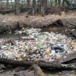 Cambogia, fiume ricoperto di rifiuti: VIDEO drone5
