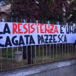 CasaPound, striscione a Parma: "Resistenza cagata pazzesca"