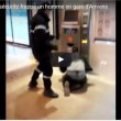 Francia, agente sicurezza picchia barbone inerme 7