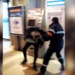 Francia, agente sicurezza picchia barbone inerme 6