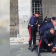 Genova, carabiniere, calcio in testa durante arresto (4)