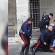 Genova, carabiniere, calcio in testa durante arresto (5)