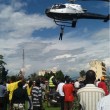 Kenya, appeso a elicottero per diverse miglia 4